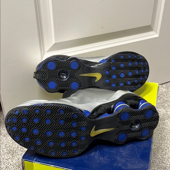 Nike Shox VC Silver and Black Sneakers - Picture 8 of 12